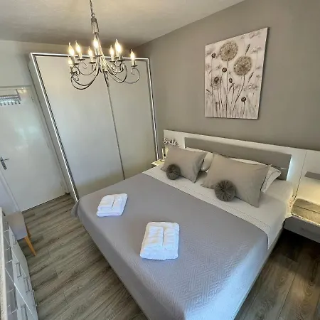 Apartament Merlin *
